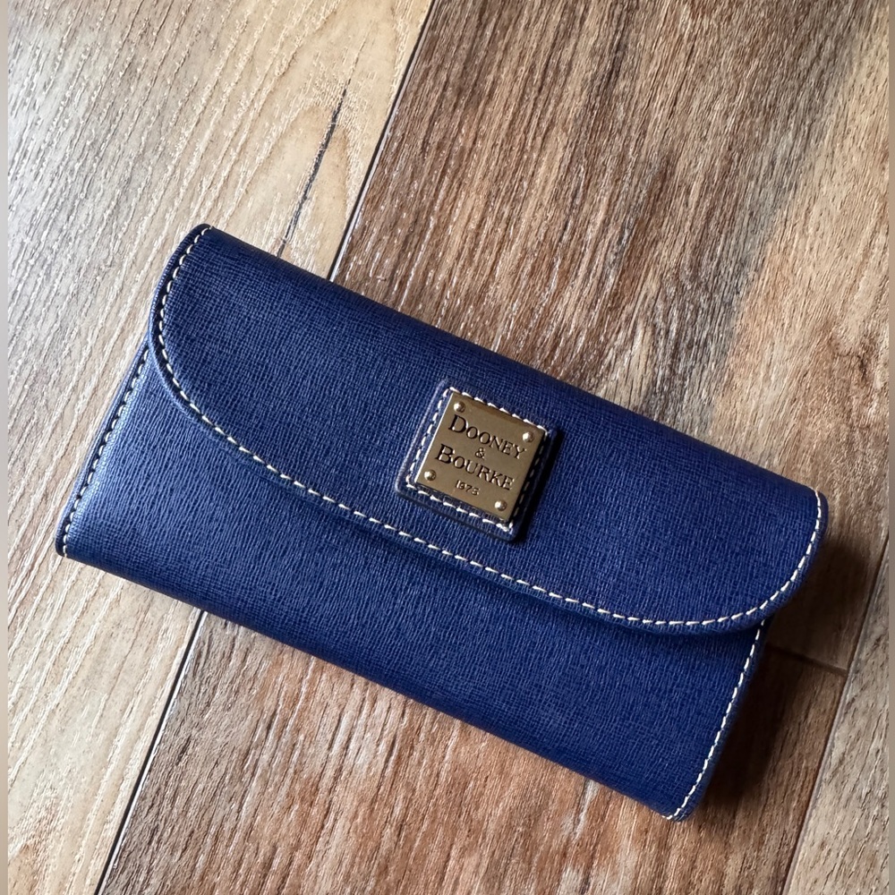 Dooney & Bourke wallet